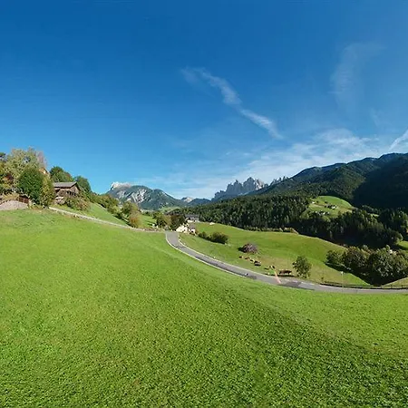 Toeglhof 3* Funes (Bolzano)